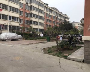 怡馨家园三室五楼带阁楼 带储藏室 价格可议 急售