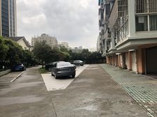 三峰公寓3室1厅南