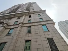 东城花园朝南带露台的房子急售,南向一览无余,可看房