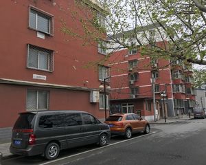 良乡西路甲22号精装修近公园近公交近地铁