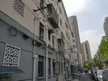 近小区出入口,出行便利,南北东边套,产权清晰