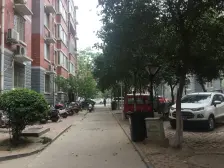 地铁口复式,满五唯一,小区停车位充足