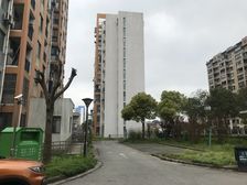 临港万达旁,南北通,近宝龙,位置好交通便利