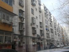 苹果园地铁口,板楼三层,南北通透三室一厅,首付30万,精装修