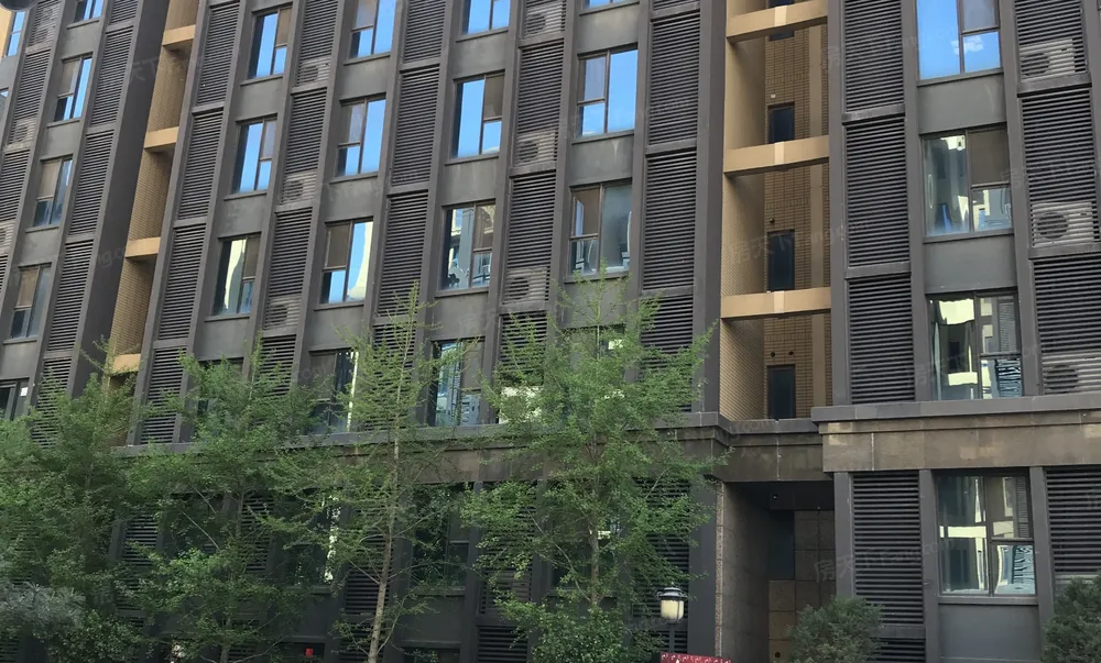 中建玲珑山小区租房,二室二厅,(精装修南向两居室,配置齐)随时起租