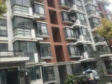 新上中间楼层两房!!位置好!!