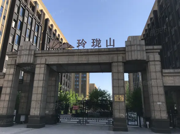 中建玲珑山实景图