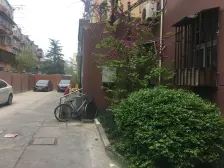 小区中间位置;前面采光无遮挡!东边套双南全明户型。看中可以谈