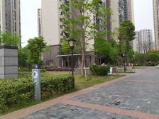 临江苑东区1室1厅东南
