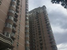 南京西路2000年人车分流电梯两房