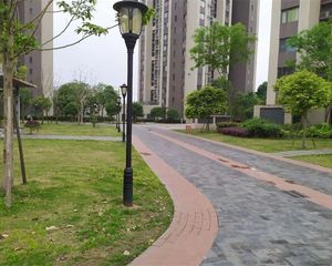 临江苑西区1室1厅东南