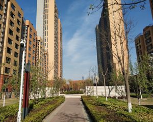 裕华西路南向三居 万科小区精装房153万