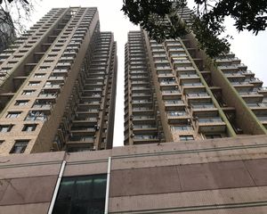 新世界地铁口南向有阳台采光好