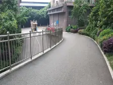 此房环境安逸,交通方便,适合居住