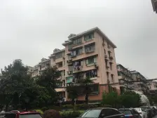 新上低总价地铁口有院子的两房!!