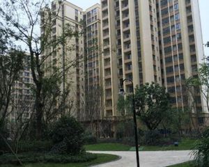 蓝润华府春天3室1厅东南