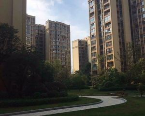 蓝润华府春天 3室2厅 东南