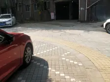 盘龙花园一期,精装一室一厅,住家安静,出行便利!