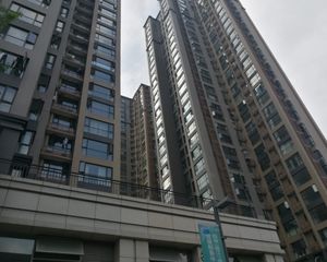 锦江逸家3室1厅东北