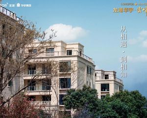 小区环境安静、绿化好,小区有安保、摄像头