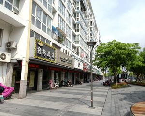 户型方正,中间楼层,交通方便,环境优雅,