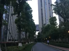 郑家院子轻轨旁 次新法式大平层 带车位 诚心出售