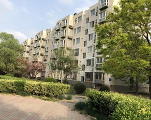 落地窗阳台,户型方正,采光好。