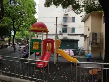 精装修一房一厅,8/13双轨交,小区门口就是地铁