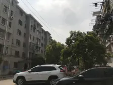 一梯三户,中楼层,边套南北两房,诚意出售