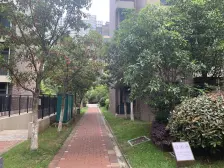 地铁口 房源通透三房两卫有大院子