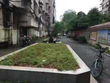 利中小区 南北通透,采光好 装修好,环镜优美 中间楼层