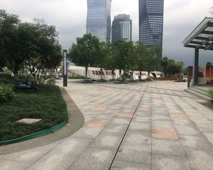 地铁金融城精装修三房中间楼层房间大近广州