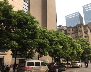 此房价格实惠,业主诚心卖,地理位置很好,地铁口
