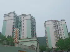 :户型方正,采光充足,在家可看山景,小区环境好。