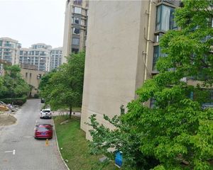 政务区大三房双卫户型方正精装朝南