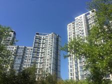 房子顶层带大阳台,全天采光东西南北向,全小区2套