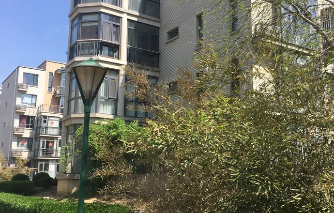 二室一厅,果岭小镇 一层带小院 交通便利 5300元,北京昌平昌平县城