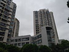 此房满五,业主诚意卖房,地铁商场近