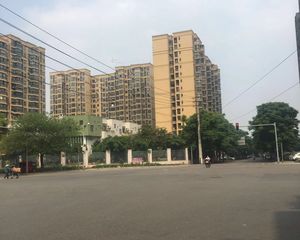 华宇阳光尚座1室1厅东南