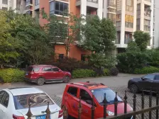 小区绿化高,配套齐全,交通便捷。