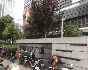 此房写字楼 自用办公 出行方便 门口就是地铁口