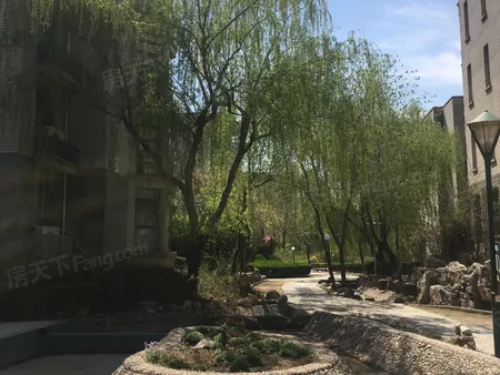 二室一厅,果岭小镇 一层带小院 交通便利 5300元,北京昌平昌平县城