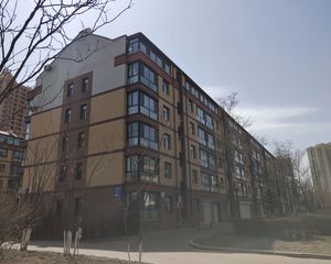 奥林小镇一楼带花园精装修无大税看房方便价格能谈