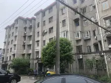 低楼层,双天井,居家装修,诚意出售。