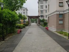 佘山脚下临河视野采光号毛坯两房诚意出售