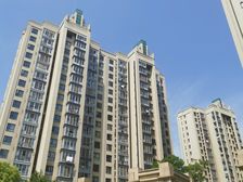 珐朵一期南北通,开发商统一精装,边套全明得房率高