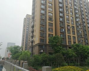 地铁5号线旁,次新小区,地段成熟,刚需两房