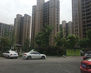 精装两房 朝南采光好,小区生活方便