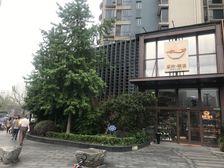 咫尺地铁南北通2房高区俯瞰整个静安寺2梯2户圆弧窗