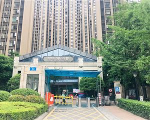 绿地国际花都一期 3室2厅 东南